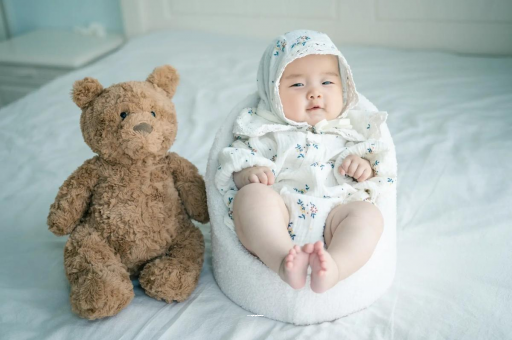 南宁宝宝吃不饱母乳的症状